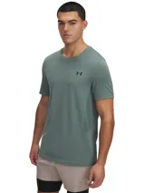 Remera deportiva Under Armour Vanish Seamless para hombre, color verde con logo negro en el pecho.