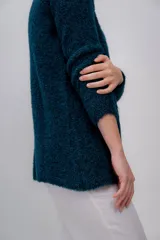 Cárdigan abierto color marrón de punto bouclé, confeccionado en 100% baby alpaca.