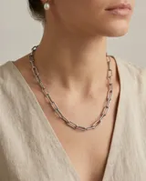 Collar de acero italiano con diseño de eslabones ovalados de estilo cadena.