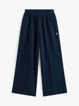 Pantalón de vestir azul marino de pierna ancha, confeccionado en una mezcla de modal sostenible y algodón regenerativo. Presenta cintura elástica y logo de Tommy Hilfiger script bordado en el lateral.