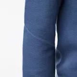 Sweater de punto fino con cuello redondo, diseño liso y mangas largas con puños acanalados.