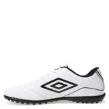 Championes de fútbol Umbro modelo Classico III TF, color negro con detalles en blanco. Diseñados para superficies sintéticas, cuentan con suela de goma con tapones pequeños para mayor tracción y estabilidad.