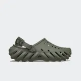 Zuecos Crocs modelo Echo Clog de color negro, con diseño moldeado de estilo urbano y deportivo, aberturas de ventilación y tira ajustable en el talón.