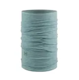 Bufanda tubular multifuncional de la marca Buff, confeccionada en lana merino 100% natural. Presenta un diseño ligero en color celeste con textura jaspeada y el logo de la marca estampado en un lateral.