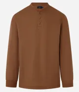 Suéter masculino de manga larga con cuello henley abotonado. Confeccionado en tejido de poliéster con elastano, presenta un interior forrado en sherpa para mayor abrigo.