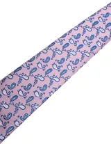 Corbata de seda azul marino con estampado paisley en tonos rosados y blancos.