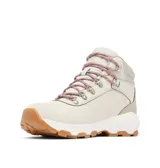 Botas de trekking Columbia modelo Newton Wander, impermeables, color gris con detalles en beige y cordones en tonos rosados. Incorporan tecnología Omni-Tech, Omni-Max y Omni-Grip para mayor tracción y comodidad.