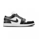 Championes Nike Air Jordan 1 Low, color blanco y negro, con diseño de caña baja y suela de goma.