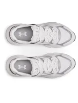 Championes Under Armour modelo Forge 96 Lthr Rissue, de diseño retro inspirado en los años 90, color blanco con detalles en gris. Confeccionados con parte superior de malla y cuero, película de TPU para mayor durabilidad, entresuela cómoda y suela de goma.