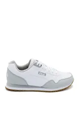 Championes deportivos Fila Cress, modelo de diseño urbano y casual en color blanco con detalles en gris y suela de goma tipo tractor en tono caramelo.