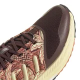 Championes Adidas X Plrphase, color marrón con estampado floral y detalles en amarillo.
