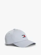 Gorra de béisbol Tommy Jeans de color celeste, con visera curva, ojales de ventilación y parche bordado con el logo de la marca en el frente.