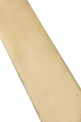 Corbatín color salmón de 5 cm de ancho.