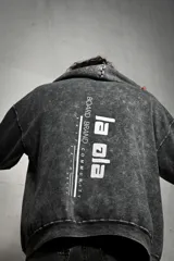 Canguro gris gastado con capucha, de calce relajado y diseño con estampado vertical en la espalda con el texto "la ola BOARD BRAND COMMUNITY surf skim skate".