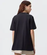 Remera de algodón negra con cuello redondo y mangas cortas, con estampa frontal inspirada en el álbum Killers de Iron Maiden.