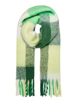 Bufanda tejida de textura suave con diseño de cuadros grandes en tonos verdes, amarillos y blancos, terminada con flecos en los extremos.