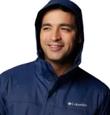 Campera impermeable Columbia modelo Watertight II, color azul marino. Cuenta con capucha ajustable, cierre frontal con solapa, bolsillos laterales con cierre, puños ajustables y forro de malla transpirable. Incorpora tecnología Omni-Tech para mayor protección contra la lluvia.