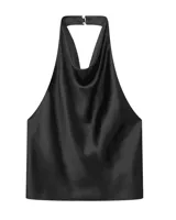 Top negro con cuello drapeado y espalda descubierta.