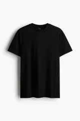 Remera básica de algodón color negro, con cuello redondo y manga corta, de corte estándar.
