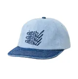 Gorra de visera plana Rip Curl confeccionada en denim celeste claro, con visera azul oscura y bordado frontal en tono azul marino.