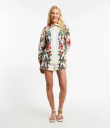 Camisa de manga larga confeccionada en algodón cambraia texturizado con estampa floral.