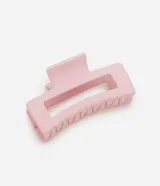 Garra para el pelo de diseño rectangular con centro calado, fabricada en plástico con acabado mate.