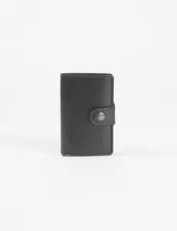 Tarjetero negro de cuero vegano con cierre a presión y bloqueo RFID.