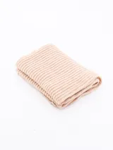 Bufanda tejida a punto morley color beige.