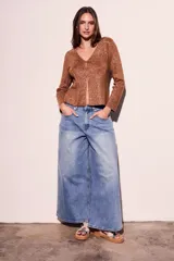 Cárdigan negro de lurex con escote en V y mangas largas.