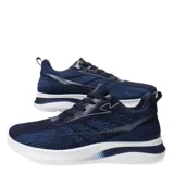 Championes deportivos de hombre con capellada de tejido knit transpirable, cierre mediante cordones y suela de goma con amortiguación.