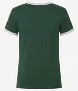 Blusa baby tee marrón de manga corta y corte ajustado, con cuello redondo y ribetes en las mangas de color blanco marfil.