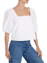 Blusa blanca con escote cuadrado, mangas abullonadas 3/4 y lazo en la espalda.