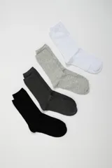 Pack de cuatro pares de medias de media caña en colores blanco, gris melange, gris oscuro y negro. Confeccionadas con tejido elástico para mayor comodidad y ajuste.
