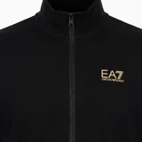Campera deportiva EA7 Emporio Armani de color negro, con cierre frontal completo, cuello alto y logo de la marca estampado en color dorado en el pecho.