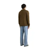 Buzo tipo cardigan de punto con botones frontales, cuello camisero y puños acanalados.