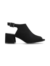 Sandalia peep toe color negro, confeccionada en cuero, con taco cuadrado medio y tira ajustable en el talón con hebilla metálica.