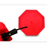 Paraguas liso de nylon color rojo, con apertura automática y resistente al viento. Incluye funda del mismo material.