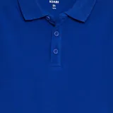 Remera azul de piqué con cuello polo y tapeta de dos botones. Marca Kiabi.