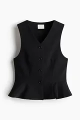 Chaleco de sarga con escote de pico, cierre frontal de botones y diseño con peplum acampanado en la cintura.