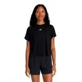 Remera deportiva de manga corta New Balance modelo Shirt Infinity, color negro, de corte holgado y diseño ligero ideal para running o entrenamiento.