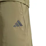 Short Adidas Essentials Small Logo Chelsea, color verde militar, con cintura elástica y cordón ajustable. Cuenta con el logo de la marca estampado en contraste en una de las piernas.