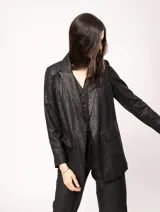 Blazer oversized color beige de corte recto, confeccionado en tela con lino.