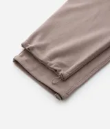 Pantalón baggy de Blue Steel, confeccionado en algodón con felpa. Presenta corte holgado, cintura elástica con cordón ajustable, bolsillos laterales y bajo con regulador elástico.