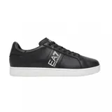 Championes urbanos EA7 Emporio Armani, color negro con logo de la marca en blanco en el lateral y suela de goma blanca. Diseño clásico con cierre de cordones.