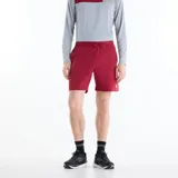 Short deportivo New Balance Sport Essentials color bordo, con cintura elástica ajustable con cordón exterior, bolsillos laterales y calzoncillo interno incorporado.