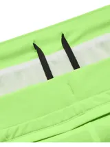 Short deportivo Under Armour Fly By Elite 3 de color verde lima, con cintura elástica y detalles en negro en los bordes.