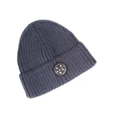Gorro de lana azul con doblez y etiqueta de goma con el logo de Maui and Sons.