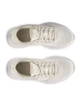 Championes de entrenamiento Under Armour modelo W Aurora 3, color beige, con diseño específico para mujer. Presentan parte superior de malla transpirable con detalles en gamuza, mediasuela con amortiguación Charged+ y suela de goma con tracción multidireccional.