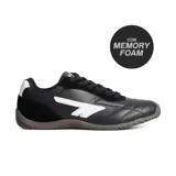 Championes deportivos Hi-Tec Ellis, color negro con detalles en blanco y gris. Presentan una capellada de cuero sintético y gamuza, con cordones negros y suela de goma marrón.