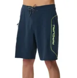 Short de baño Rip Curl azul marino con costuras y detalles en verde lima, bolsillo lateral con cierre y cordón ajustable en la cintura.